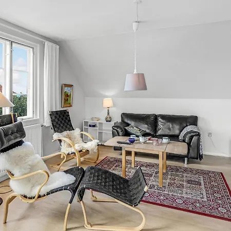 2 Bedroom Beautiful In Apartment *