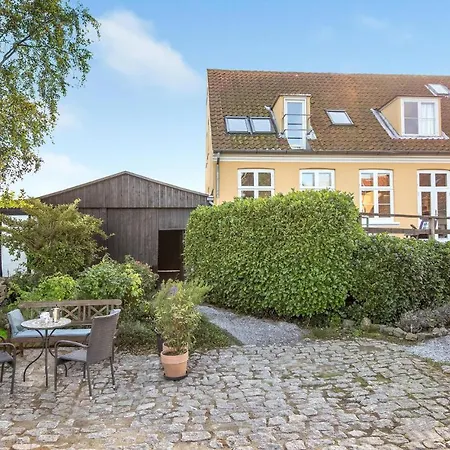 2 Bedroom Beautiful In *