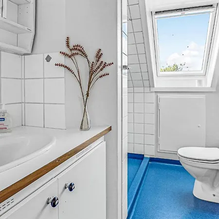 2 Bedroom Beautiful In Apartment *