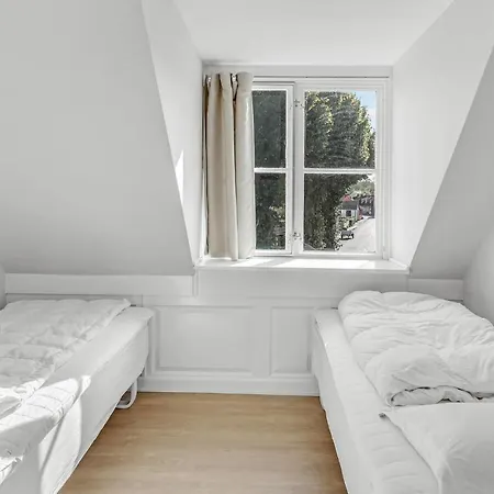Apartment 2 Bedroom Beautiful In *
